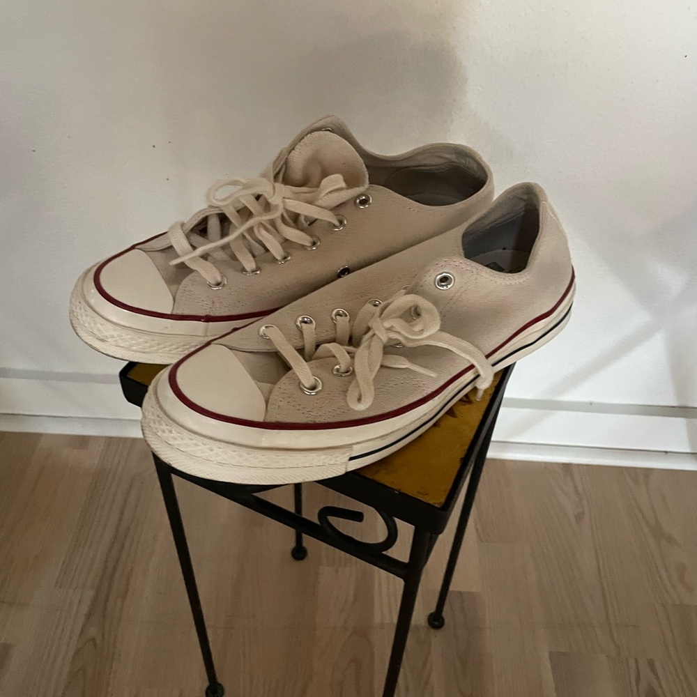 Converse All Star Chuck Taylor Beige Low-Tops with Red Details sz8